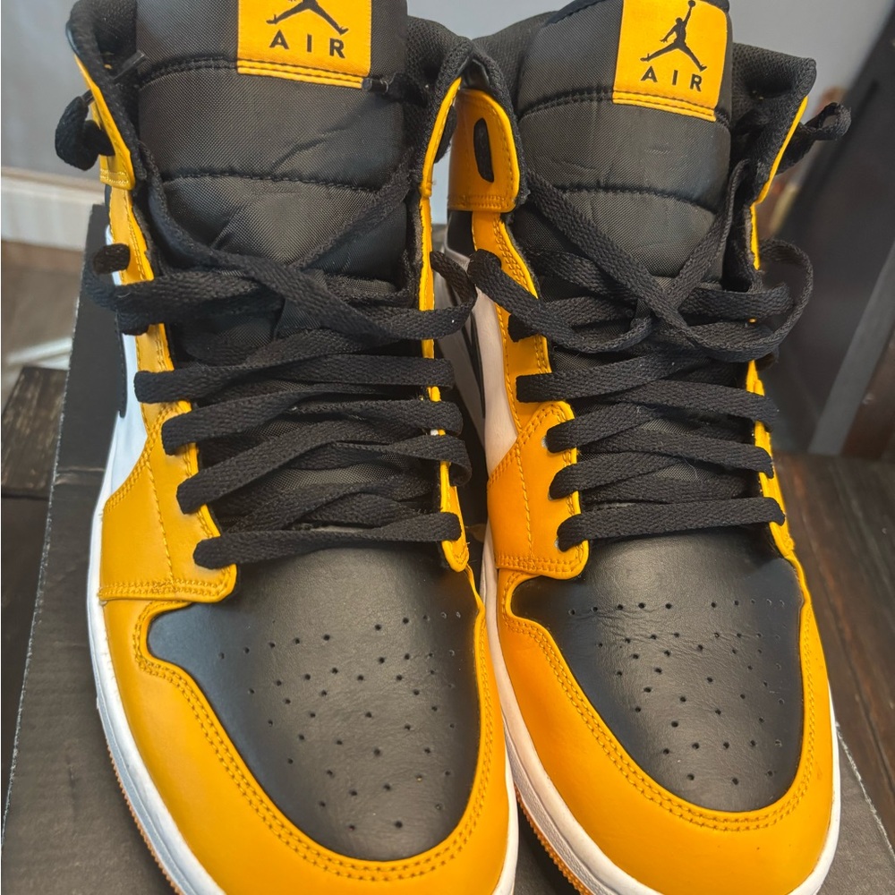 MENS JORDAN 1 “REVERSE YELLOW TOE”